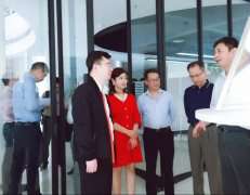 广东省工业和信息化局莅临新半岛官网-半岛(中国)调研制造业创新中心建设情况 